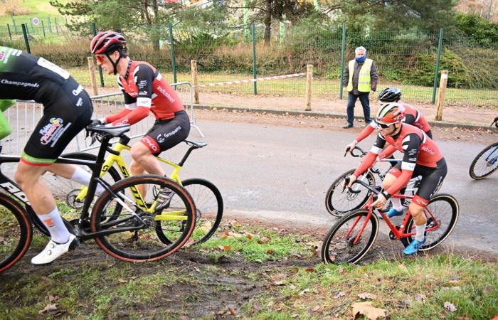 Ciclocross: William Millat por delante de su hermano Adrien en las alturas de Le Creusot