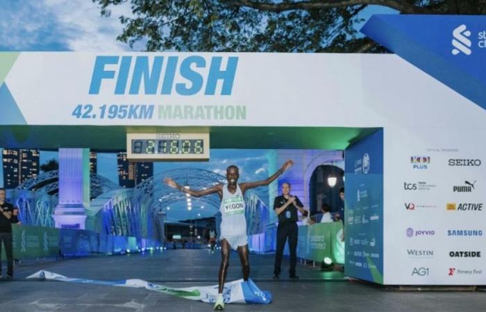 Atletismo: Geoffrey Yegon ganó el maratón de Singapur.