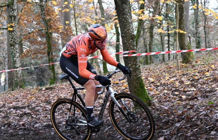 Ciclocross: William Millat por delante de su hermano Adrien en las alturas de Le Creusot