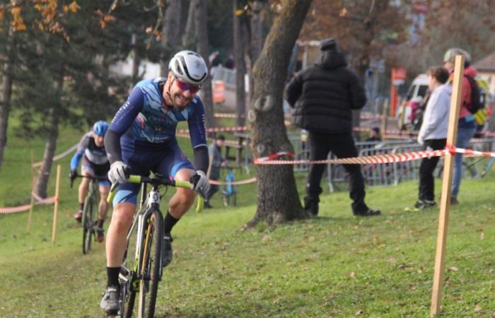 Ciclocross: William Millat por delante de su hermano Adrien en las alturas de Le Creusot