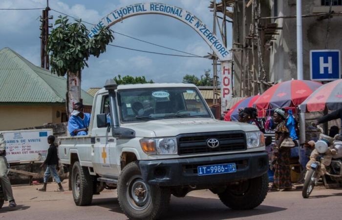 “Los cadáveres están alineados hasta donde alcanza la vista en el hospital”: enfrentamientos durante un partido de fútbol dejan “alrededor de un centenar de muertos” en Guinea