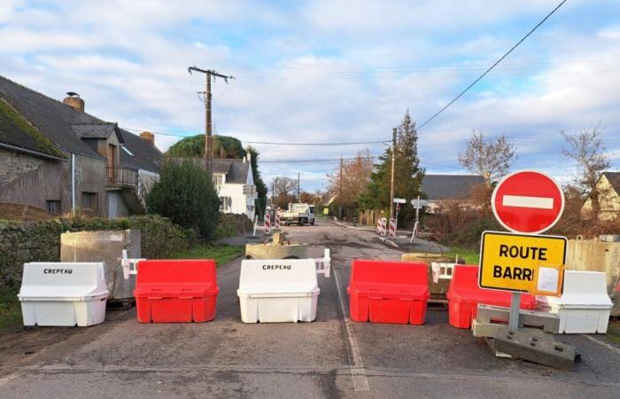 Los automovilistas se abrieron paso a la fuerza y ​​una carretera en construcción quedó completamente cerrada.