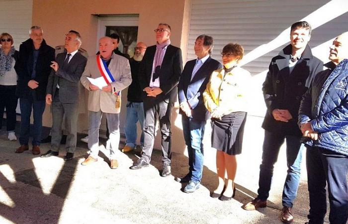 Se inauguró a bombo y platillo el nuevo salón municipal de Gudas, en Ariège