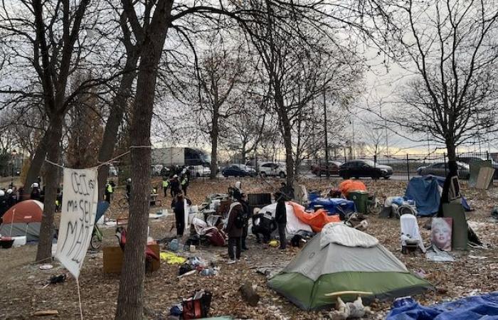 Parte del campamento de la calle Notre-Dame East finalmente desmantelado