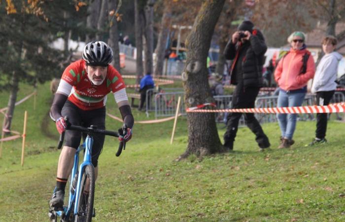 Ciclocross: William Millat por delante de su hermano Adrien en las alturas de Le Creusot