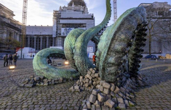 Un pulpo gigante emerge en Bruselas: homenaje a Verne