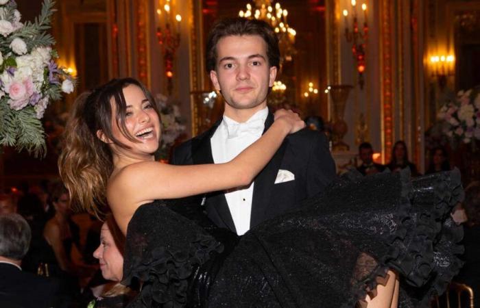 La condesa Alienor Loppin de Montmort vestida por el conde Rodolphe de Hemricourt de Grunne en el baile de debutantes