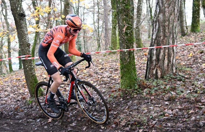 Ciclocross: William Millat por delante de su hermano Adrien en las alturas de Le Creusot