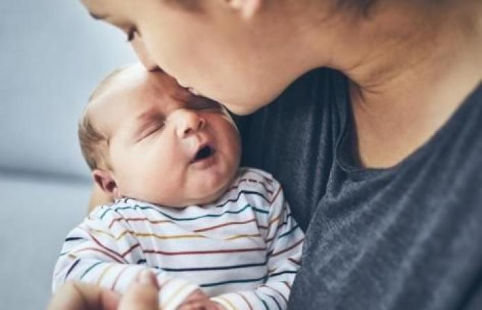 He aquí por qué no deberías besar a los bebés