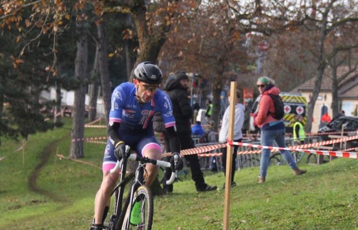 Ciclocross: William Millat por delante de su hermano Adrien en las alturas de Le Creusot