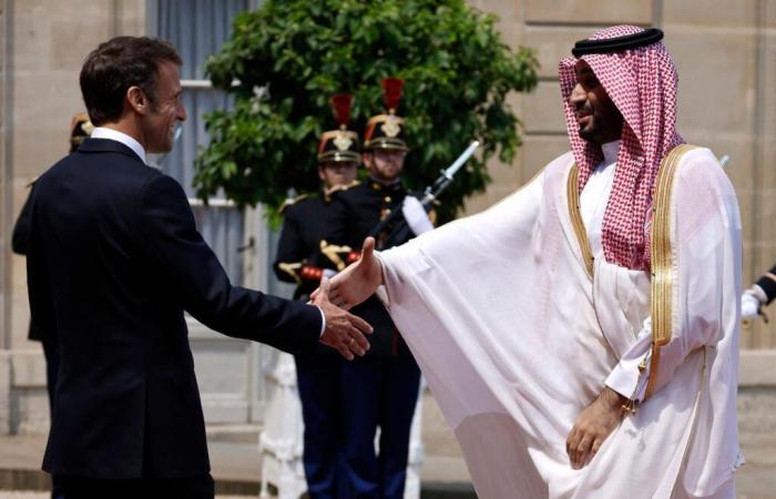 Las cuestiones económicas en el centro de la visita de Emmanuel Macron a Arabia Saudita