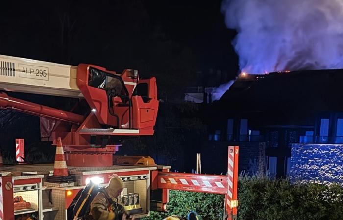 Se ha producido un gran incendio en el restaurante Wagyu, frente al Sanglier des Ardennes, en Durbuy (fotos)