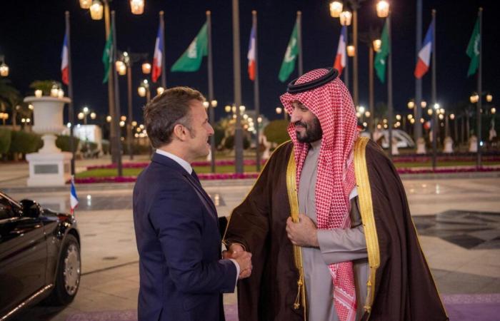 Con la visita de Emmanuel Macron a Riad, Francia y Arabia Saudita prometen incrementar la cooperación bilateral