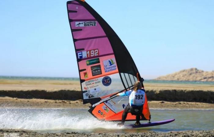 Nuevo récord de velocidad de Antoine Albeau en windsurf, al borde de la barrera de los 100 km/h