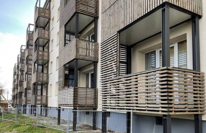 Esta empresa de Mayenne prefabrica balcones y los instala en fachadas