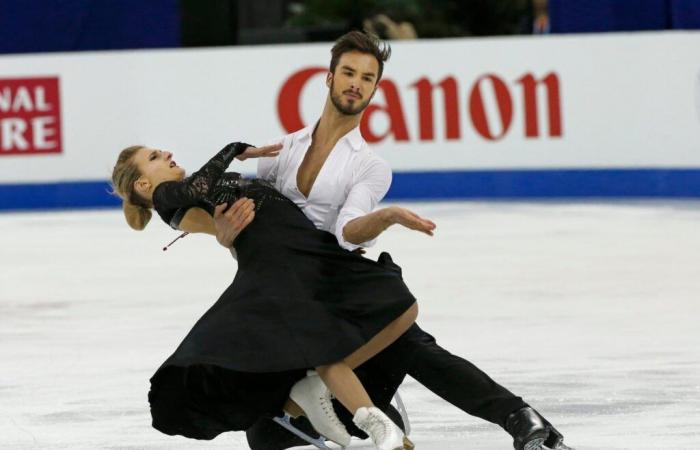 Gabriella Papadakis y Guillaume Cizeron cuelgan los patines