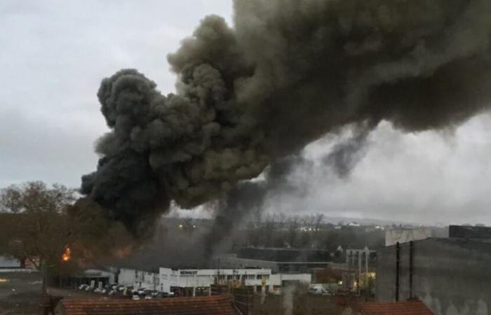 Montceau. Un garaje de Renault se incendia y varios vehículos quedan destruidos