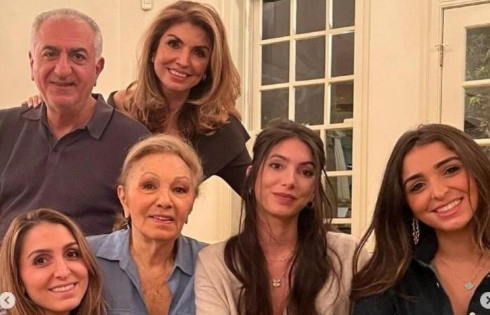 La emperatriz Farah se reúne con su familia a medida que se acercan las vacaciones de fin de año