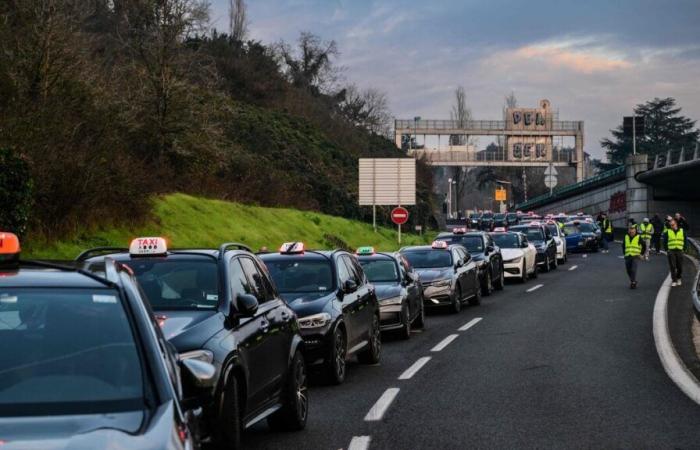 Manifestación de taxis: en Lyon, los CRS desplegados para “liberar” el acceso bloqueado