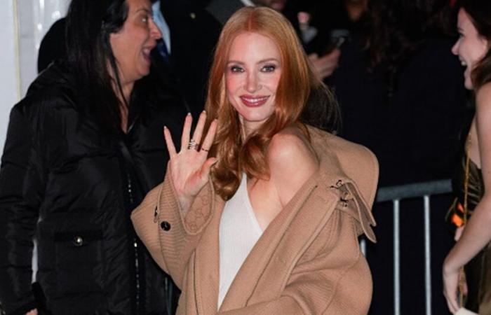 El abrigo Gucci de Jessica Chastain se parece a este estilo de $ 64