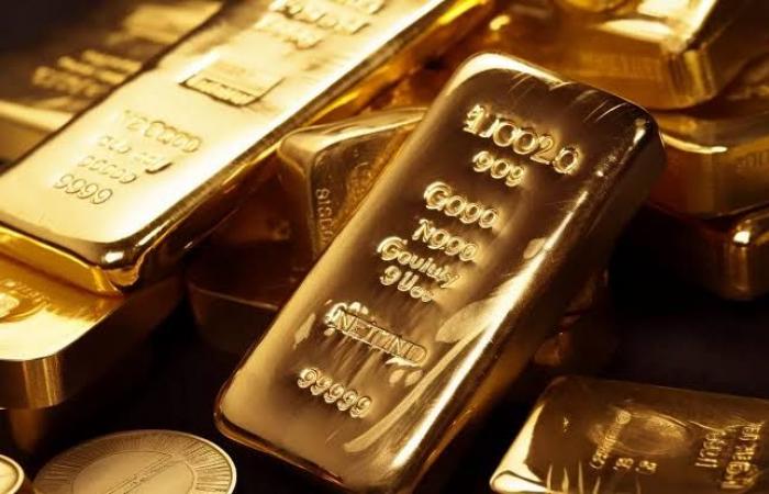 Mundo: el precio del oro cae un 2,72%