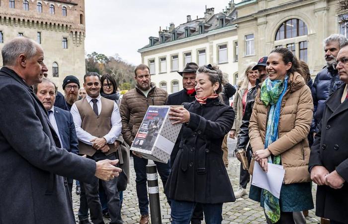 casi 8.000 firmas contra el tráfico callejero