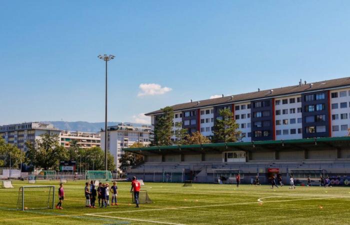 Expulsado de su estadio, un club de fútbol amateur contraataca