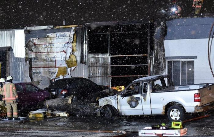 Montreal: cinco vehículos devastados por un incendio provocado en Saint-Léonard