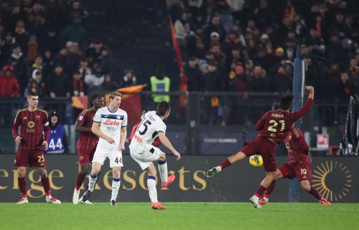 Octava victoria consecutiva, la Roma derrotada por 2-0 en el Olímpico