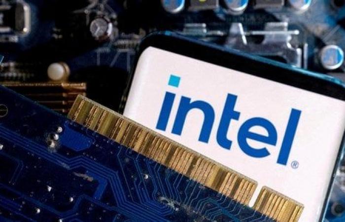 Salida sorpresa del jefe de Intel, en grandes dificultades