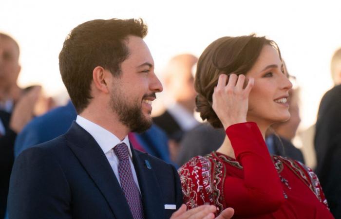 Salida de pareja para Hussein y Rajwa de Jordania, la princesa bien en zapatillas de deporte