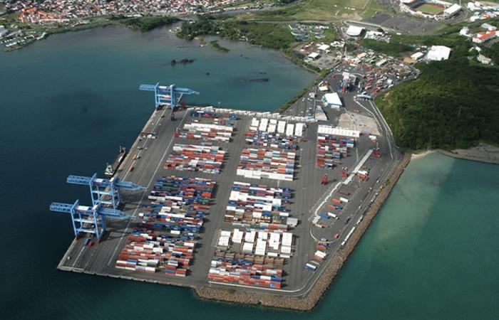 Los estibadores del puerto de Fort-de-France suspenden “toda recepción y entrega de contenedores este jueves” en apoyo a Rodrigue Petitot