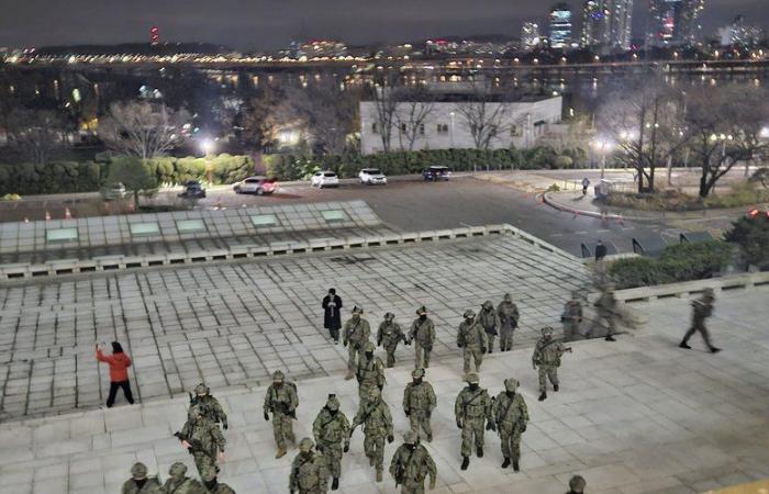 Corea del Sur: “Todos los responsables tendrán que rendir cuentas”, el presidente Yoon presionado para dimitir tras declarar la ley marcial, finalmente rechazada por el Parlamento