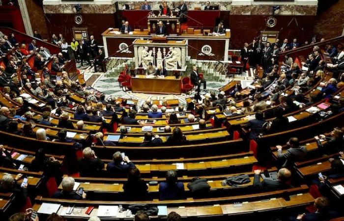 Gobierno francés derrocado tras moción de censura