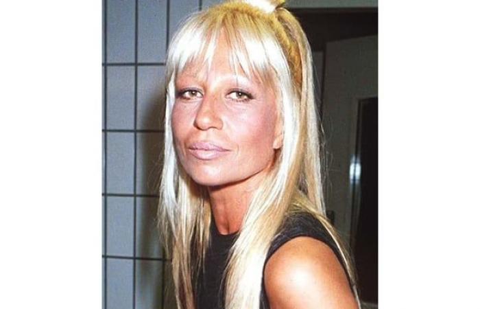 Dentro de la increíble transformación de Donatella Versace a lo largo de los años