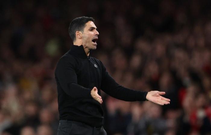 Mikel Arteta reacciona ante el empate del Arsenal con el Manchester United en la Copa FA