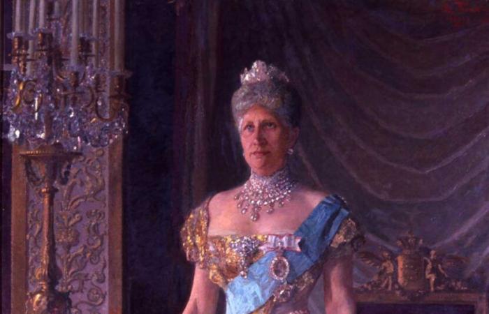 La reina María crea su nueva tiara con diamantes históricos de las Joyas de la Corona