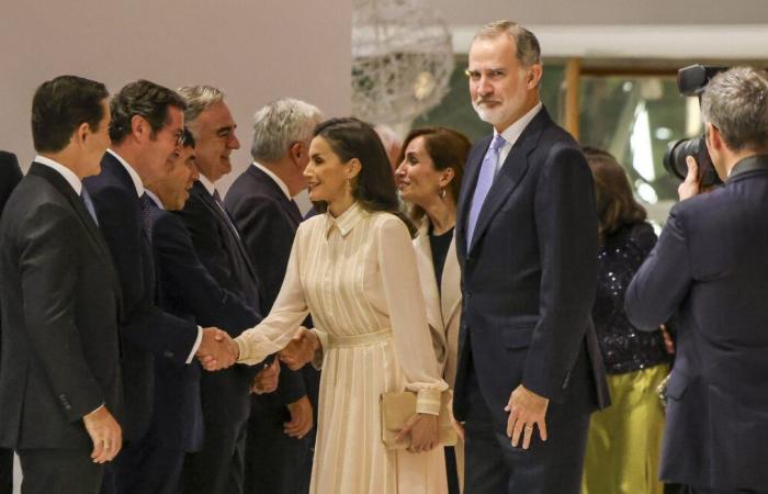 La pareja real asistirá a una misa de homenaje por las 230 víctimas