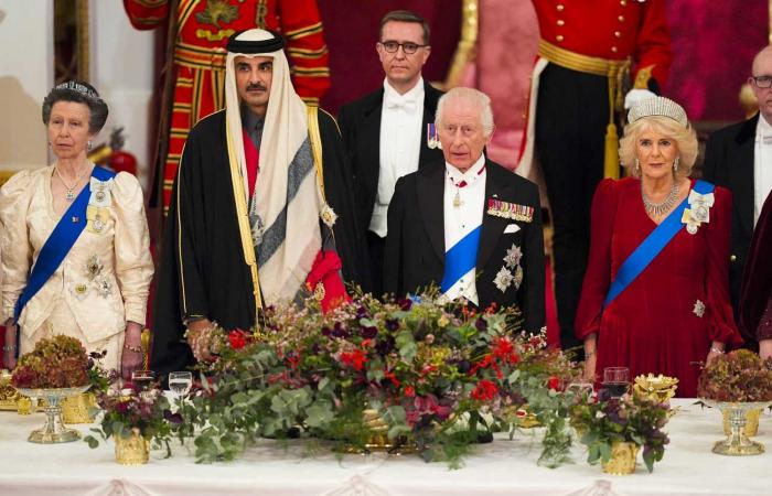 La reina Camila luce por primera vez la imponente tiara kokoshnik en honor al Emir de Qatar