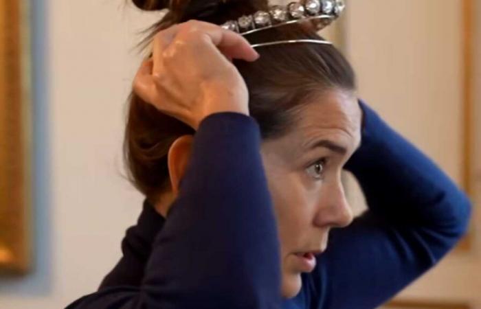 La reina María crea su nueva tiara con diamantes históricos de las Joyas de la Corona