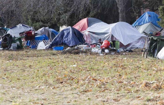 Itinerancia | Está “explotando por todas partes”, según Plante, Quebec dice “invertir la tendencia”