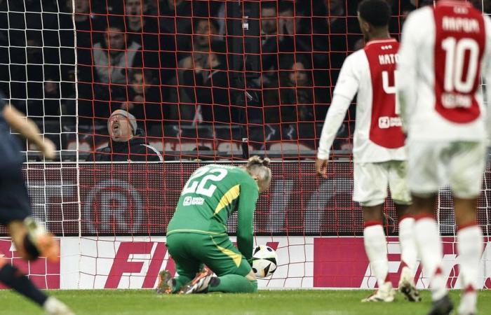 Un bonito gol no ayuda al Ajax a superar al Utrecht (2-2), el PSV se adelanta