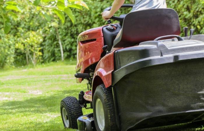 Los jardineros no pueden superarlo: este tractor cortacésped tiene un precio de locura este lunes