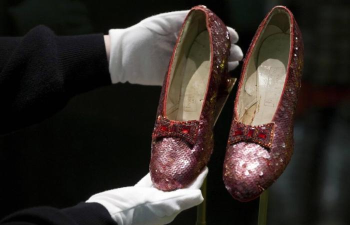 Por qué los zapatos rojos de “El Mago de Oz” volaron de las estanterías en una subasta