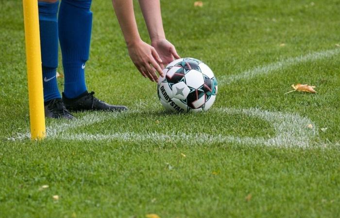 Un partido de fútbol amateur detenido tras comentarios racistas.