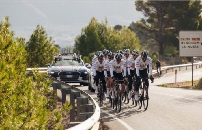 Ciclismo. Ruta: el equipo UAE Team Emirates 2025 alrededor de Tadej Pogacar