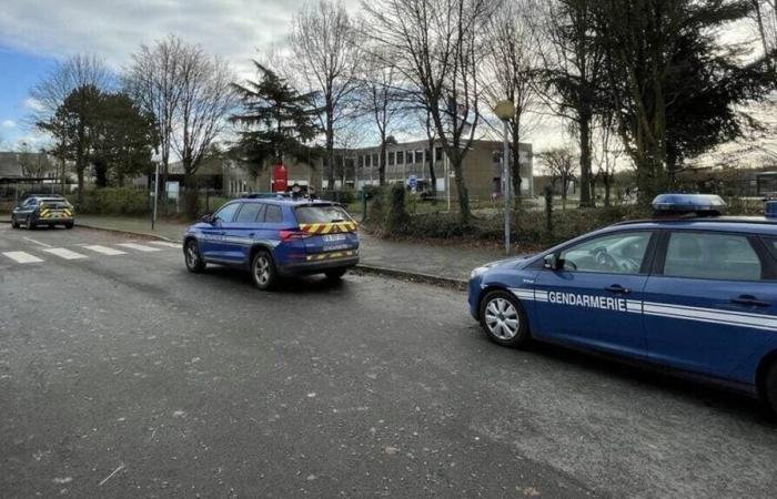 la universidad evacuada cerca de Rennes