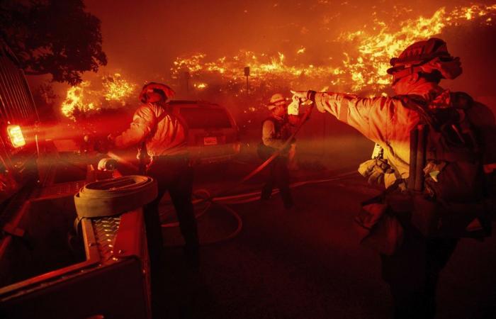 El incendio se propaga rápidamente cerca de Los Ángeles