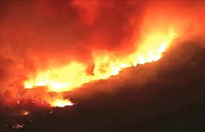 EN VÍDEO | Un incendio forestal amenaza el centro de Malibú, cerca de Los Ángeles