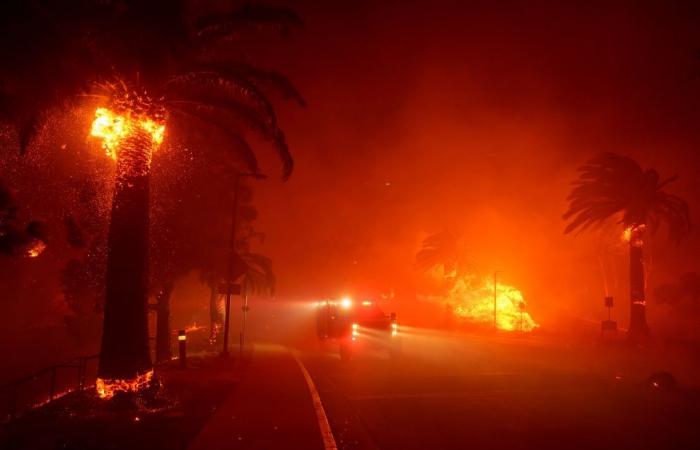 Incendio en Malibú: el incendio casi triplica su tamaño en una hora y amenaza a Malibú